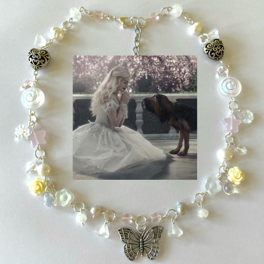 the white queen complex necklace